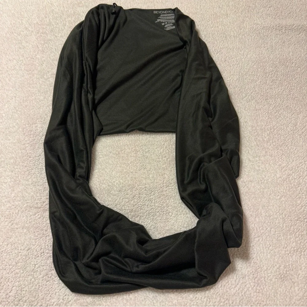 BEYOND YOGA Hidden Pocket Infinity Scarf Zipper Pocket Black Brown Soft